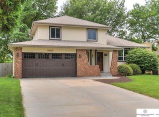 15519 Arbor St, Omaha, NE 68144