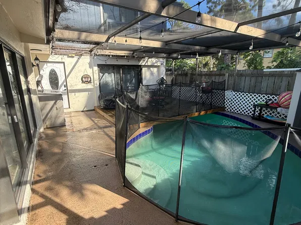 4599 Holly Lake Dr, Lake Worth, FL 33463