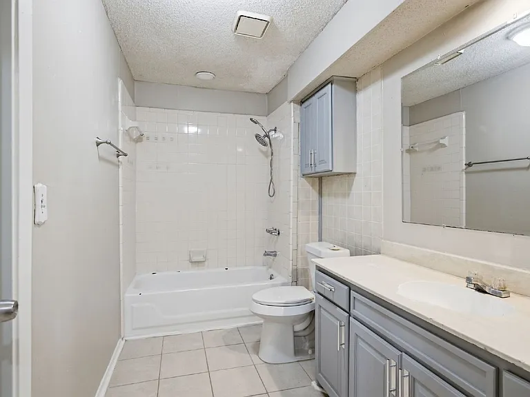 308 N Roe St #B — Photo 15