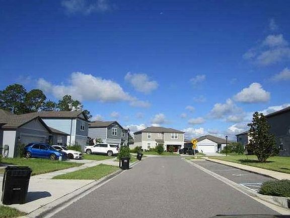 Exterior Neighborhood (street photo)