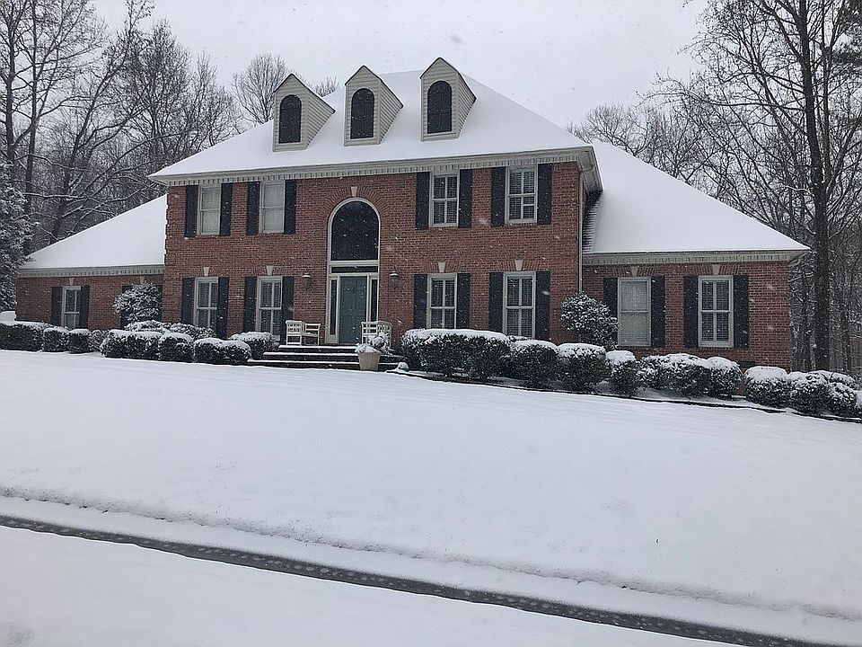 1st image of 64 Greensborough Dr