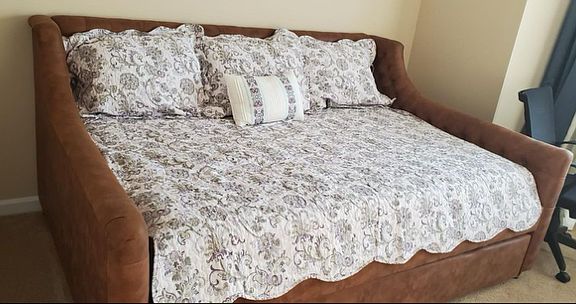 Day bed remains in ground floor bedroom for use as spare bedroom