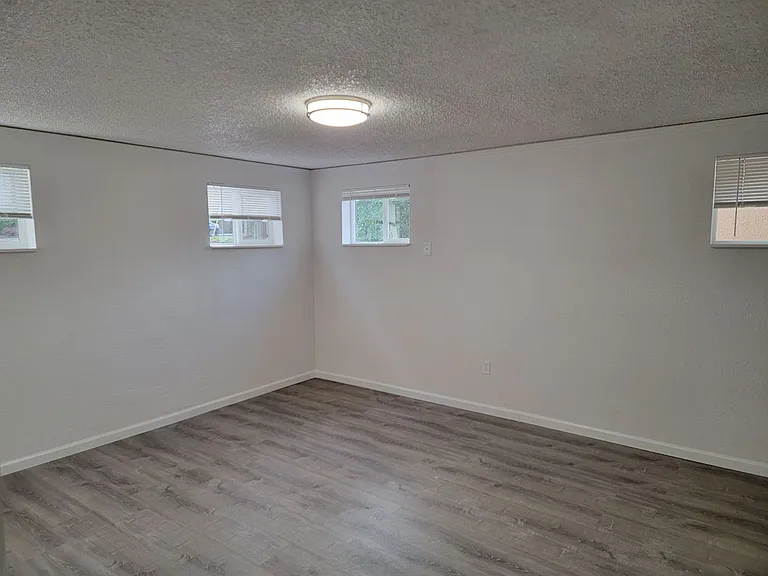 Avondale Apartments — Photo 105