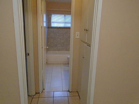 3rd image of 427 Orange Ave APT 2