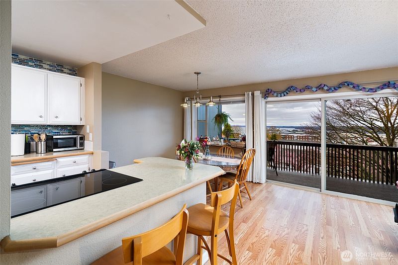 4th image of 924 N Garden Street #201