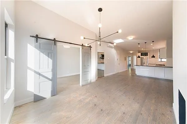 Rented by Maison International | media 31