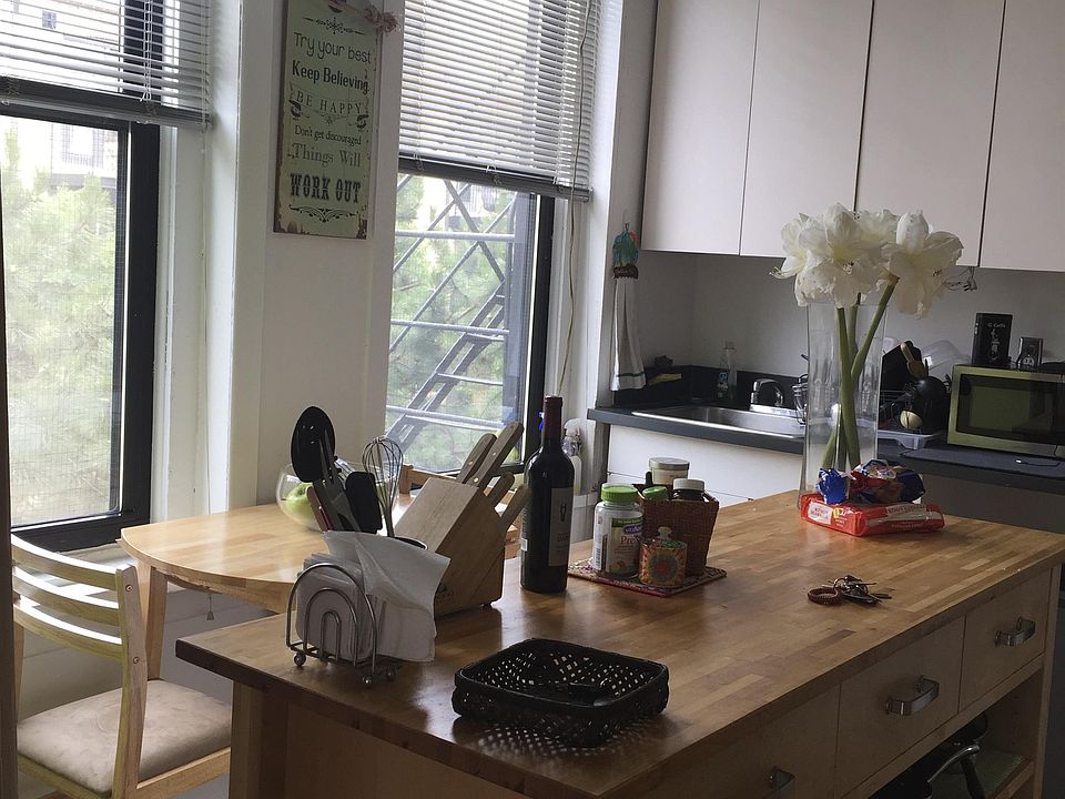 1st image of 1459 N Bosworth Ave APT 2F