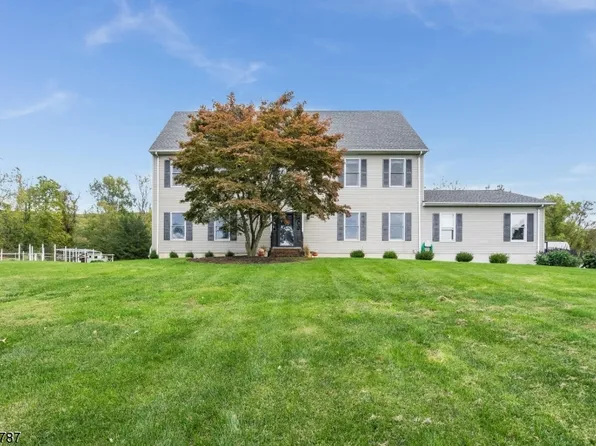 8 Rolling Hills Way, Lebanon Twp., NJ 07865