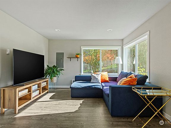 4th image of 6119 46th Street NE