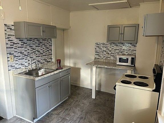 3rd image of 457 W Main St