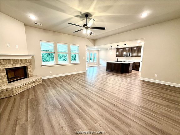 2nd image of 1216 Bridgewater Dr