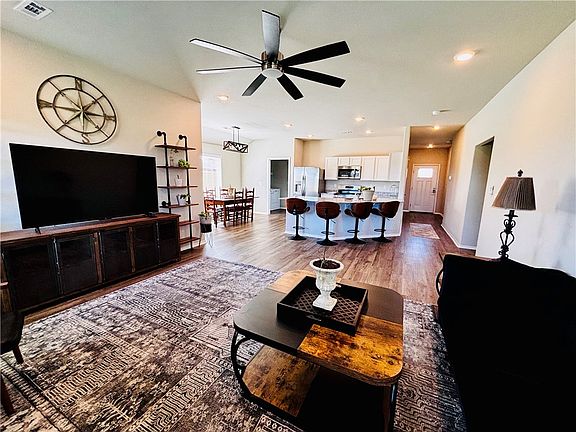 2nd image of 2660 Reynolds St