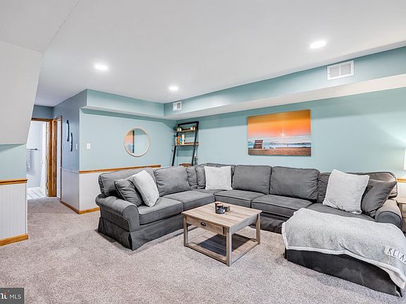5th image of 6524 Ducketts Ln Unit 12-7