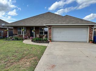 613 E Linden Ln, Mustang, OK 73064