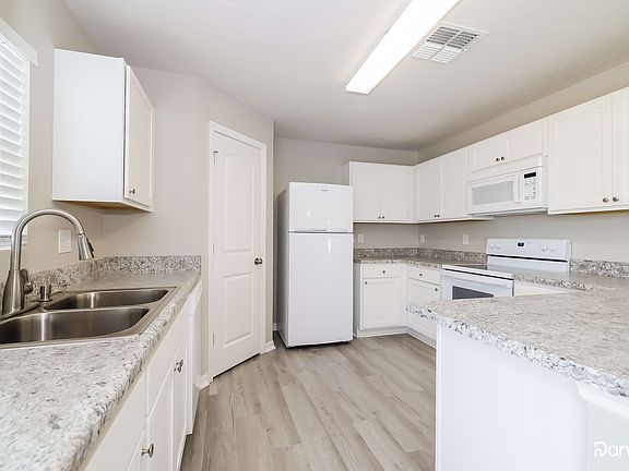 4th image of 2137 Rock Dr
