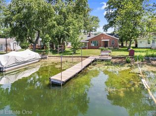 8802 Riverside Dr, Brighton, MI 48116