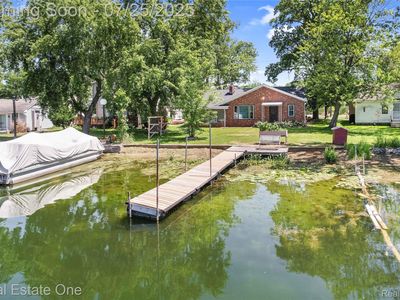 8802 Riverside Dr, Brighton, MI, 48116