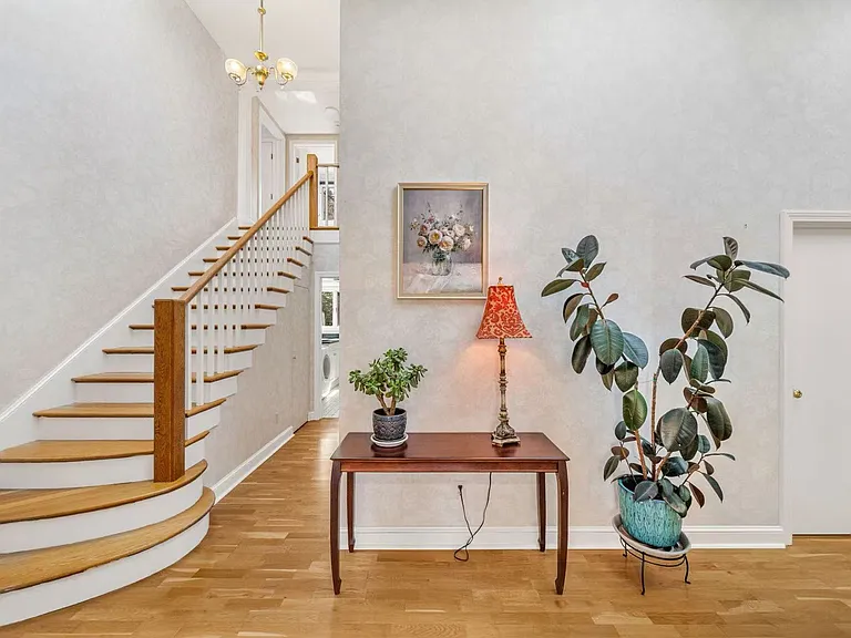 39 Kings Grant Rd — Photo 4