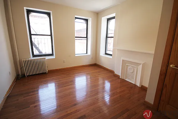 Rented by Wave Real Estate Group | media 22