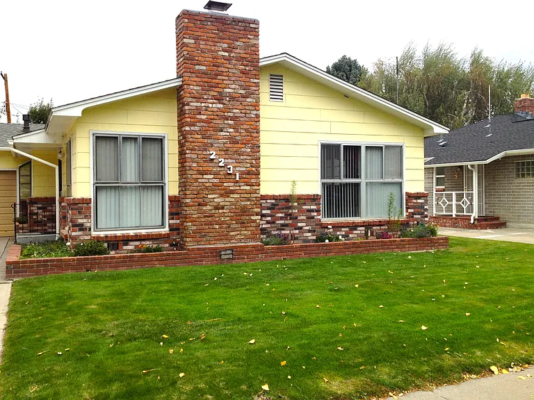 2231 Riviera St — Photo 1