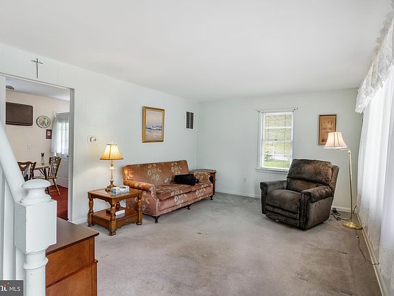 5th image of 2113 Windsor Ave