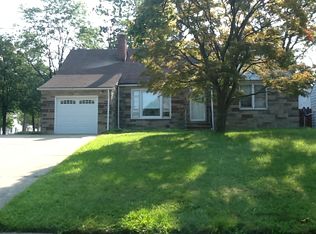 78 Southwick Dr, Bedford, OH 44146