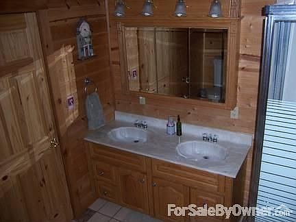 MASTER BATH
						:
						MASTER BATH HAS SHOWER AND JETTED TUB
