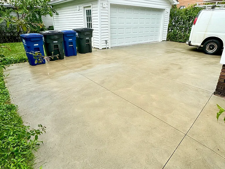 Parking space in the rear