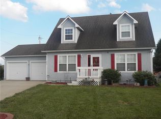 512 12th Ter, Tonganoxie, KS 66086