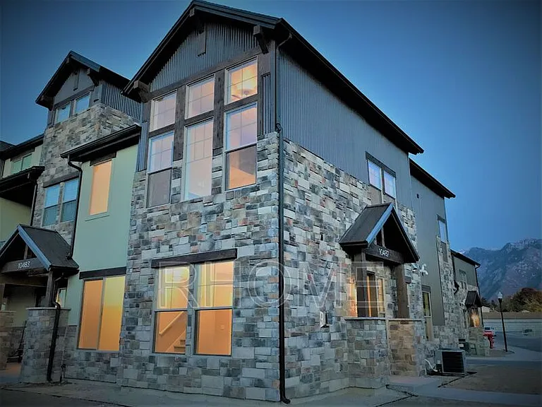 10489 S Crimson Sage Ln — Photo 2