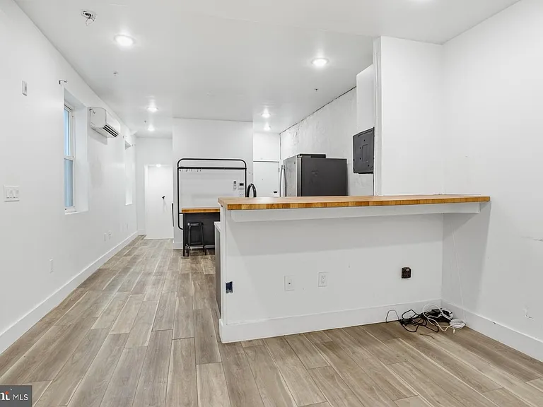 1153 N Front St #1R — Photo 11
