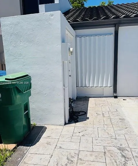 12337 SW 20th Ter #B — Photo 8