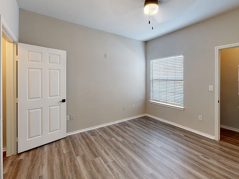 Lakeline Villas — Photo 51