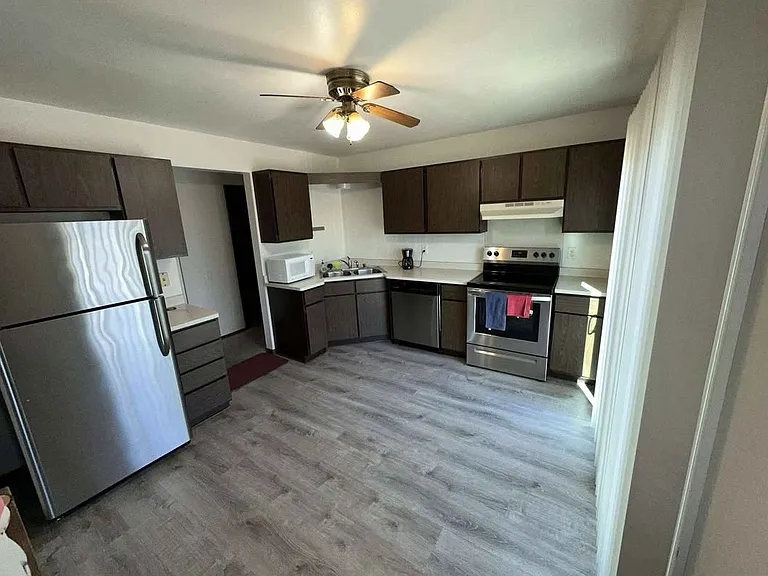 305 Knightsbridge Rd — Photo 1
