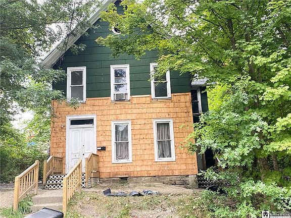 2nd image of 114 King St