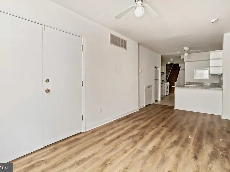 1122 William St — Photo 6