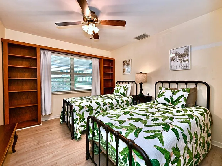 129 Alhambra Pl — Photo 14