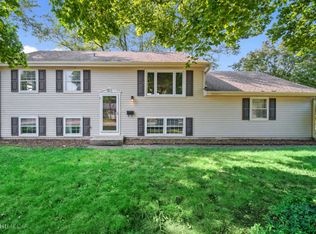 410 Longview Dr, Geneva, IL 60134