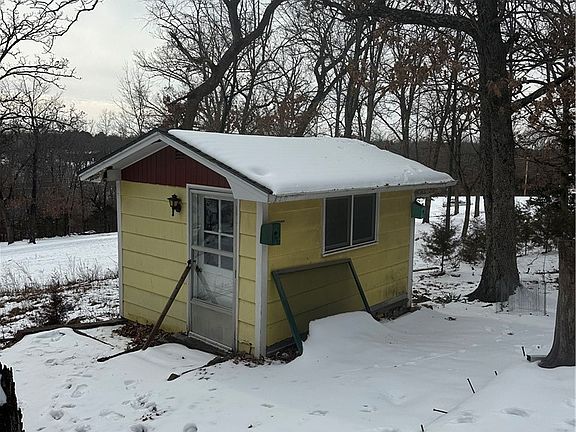 3rd image of 41 Glenwood Ln