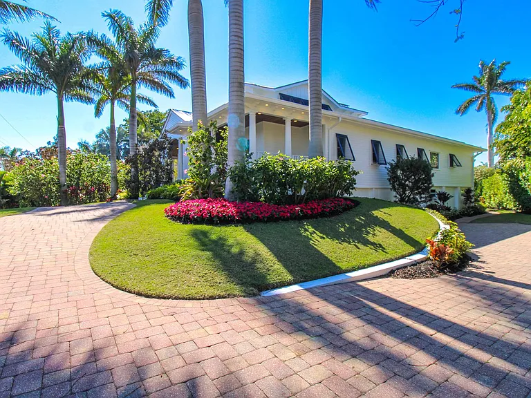 2150 Marina Dr — Photo 2