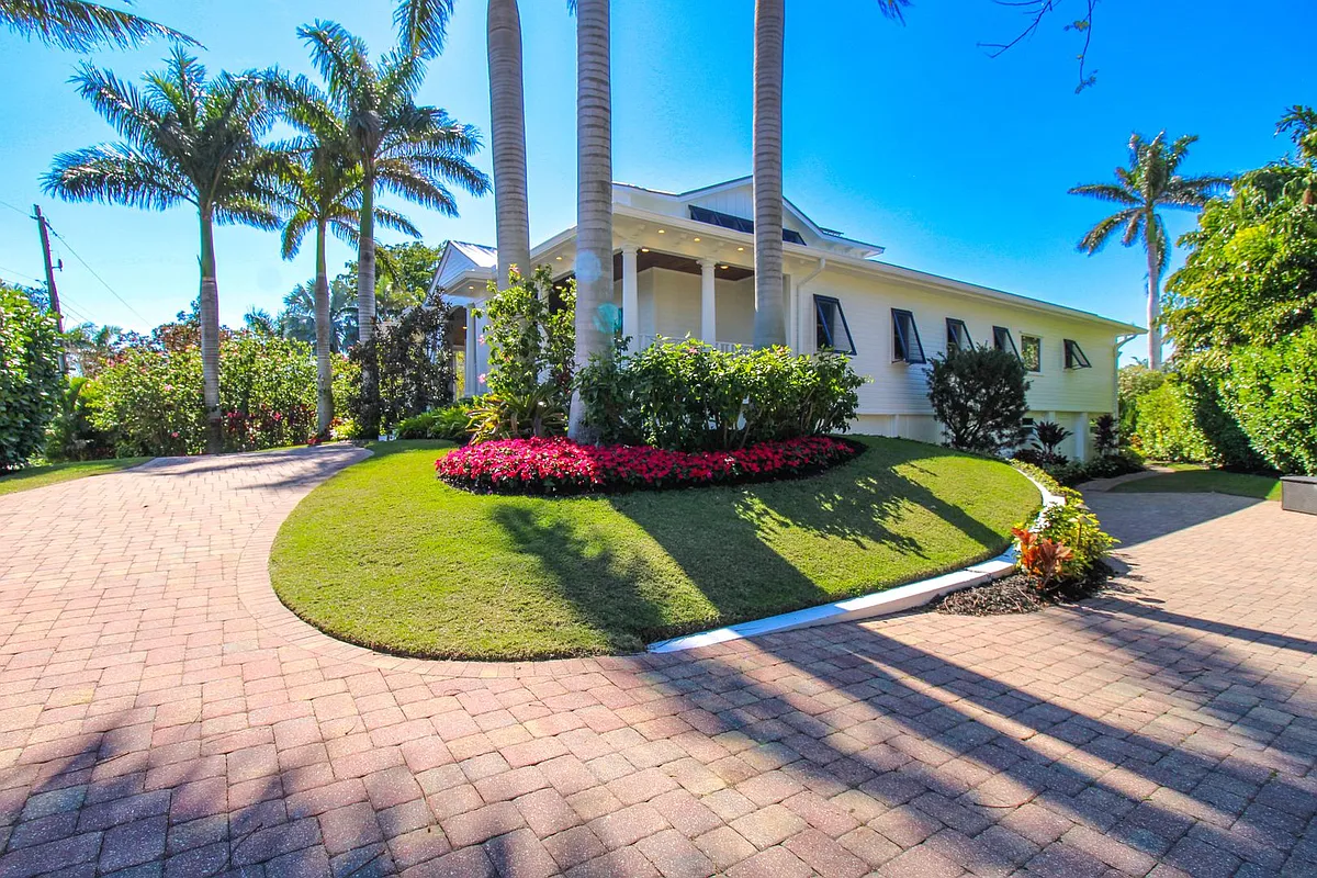 Building Photo - 2150 Marina Dr