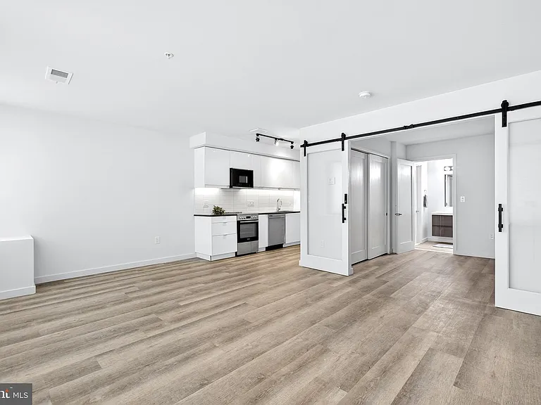 700 Roeder Rd #104 — Photo 6