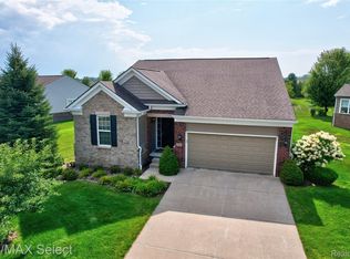 9059 Pine Valley Dr, Grand Blanc, MI 48439