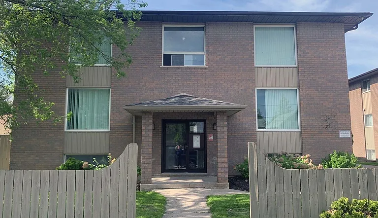 282 Romaine St — Photo 4
