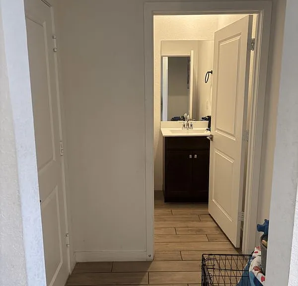 831 SE 16th Ct — Photo 3