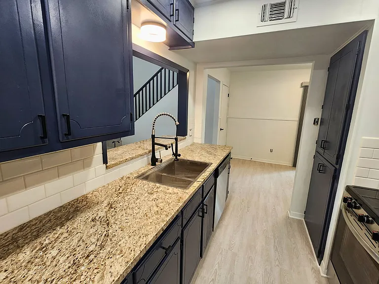 103 Brentwood Dr #103 — Photo 8