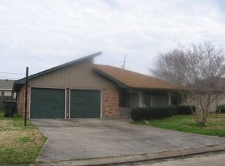 2520 Nottingham Ln, Groves, TX 77619