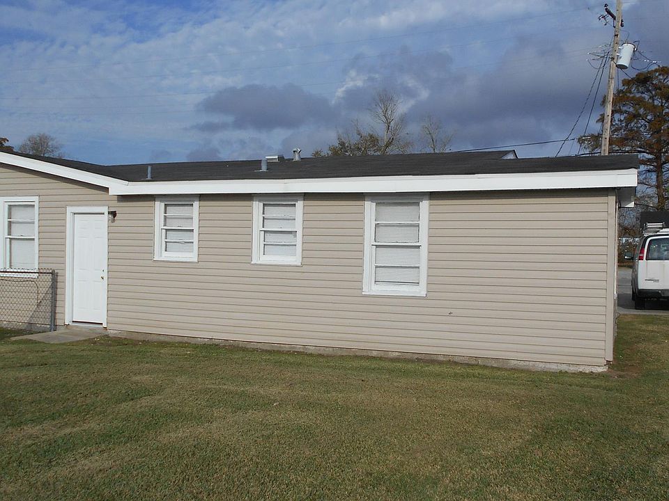 1st image of 2406 Rose Dr