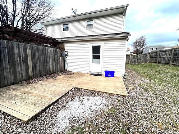 5th image of 603 Poplar St