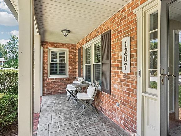 4th image of 1207 Westminster Dr